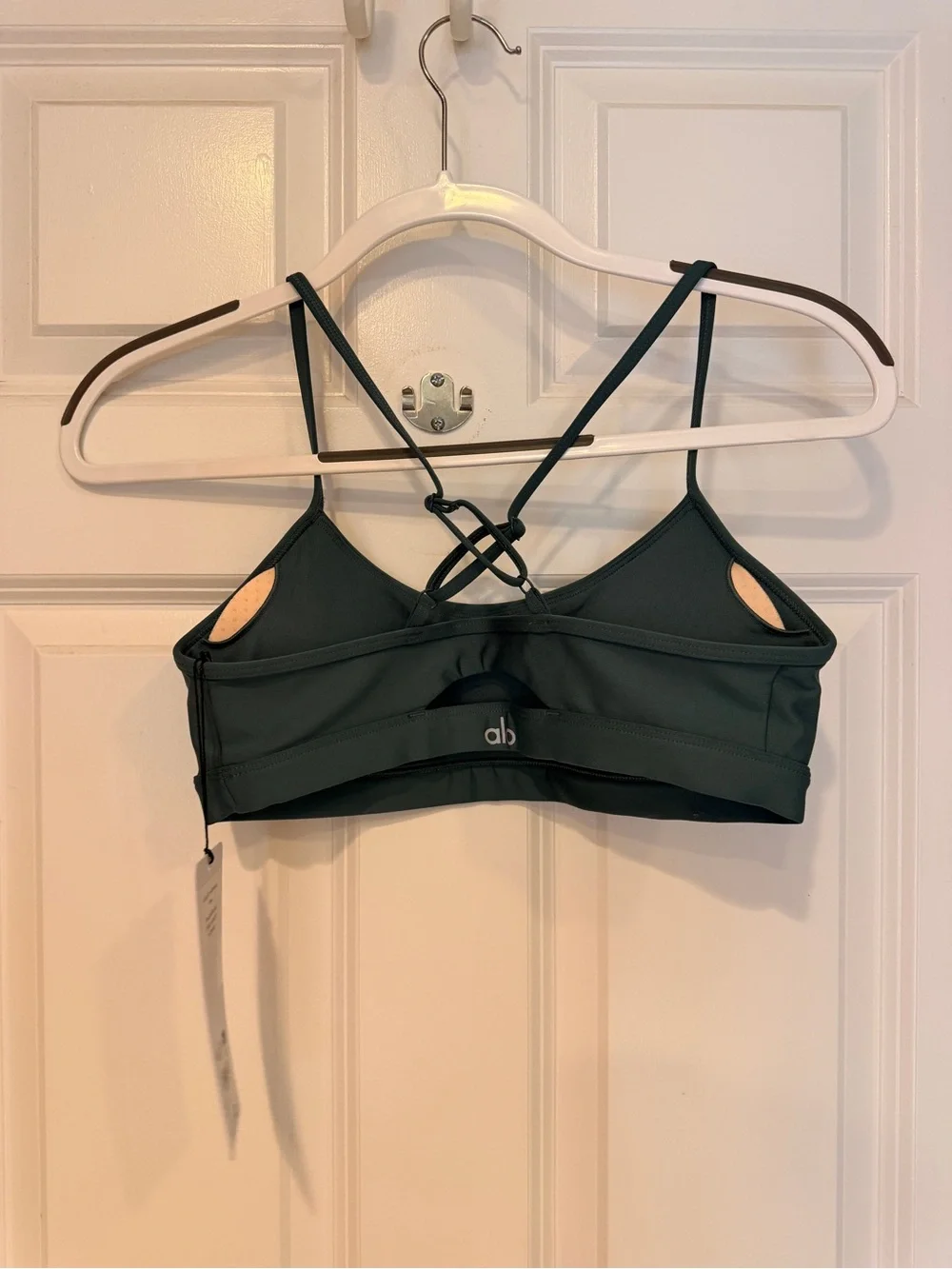 NWT Alo Yoga Airlift Intrigue Bra size medium winter ivy green